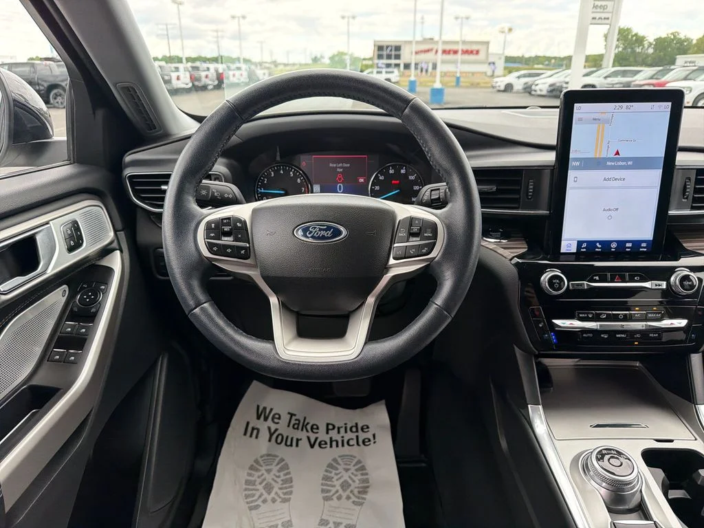 Used 2023 White Ford Limited image 13