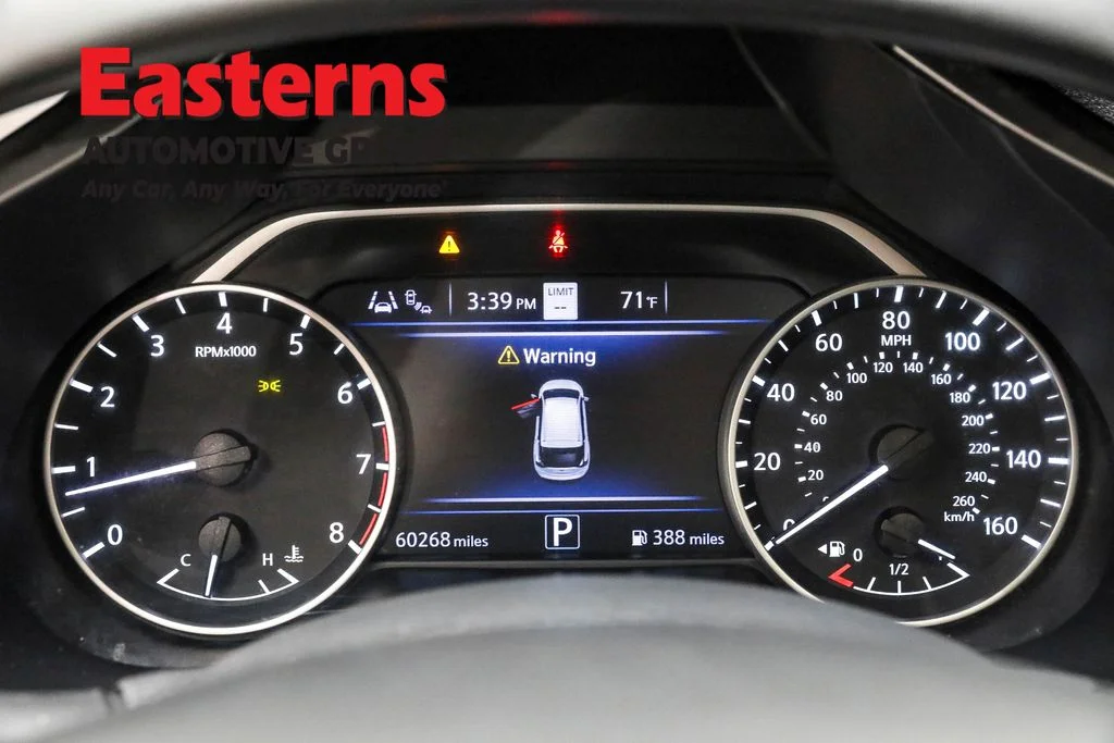 Used 2023 White Nissan SL image 18