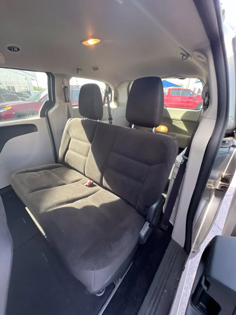 Used 2018 Silver Dodge SE image 22