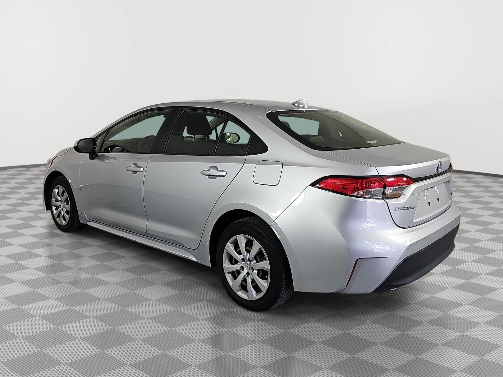 Used 2023 Silver Toyota LE image 4