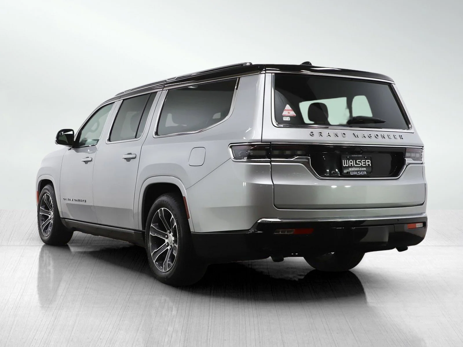 Used 2024 Silver Zynith Jeep  image 3