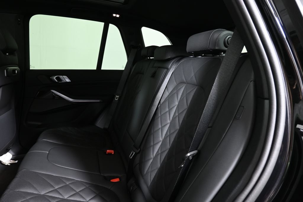 New 2026 Black Sapphire Metallic BMW xDrive40i image 4