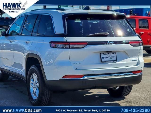 Used 2023 White Jeep Laredo image 6
