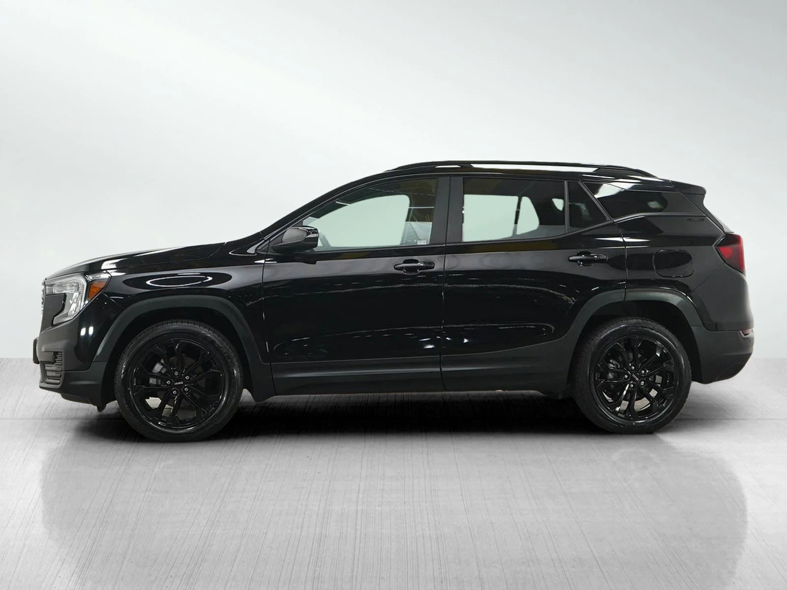 Used 2022 GMC Terrain SLE with VIN 3GKALTEV5NL180916 for sale in Roseville, Minnesota