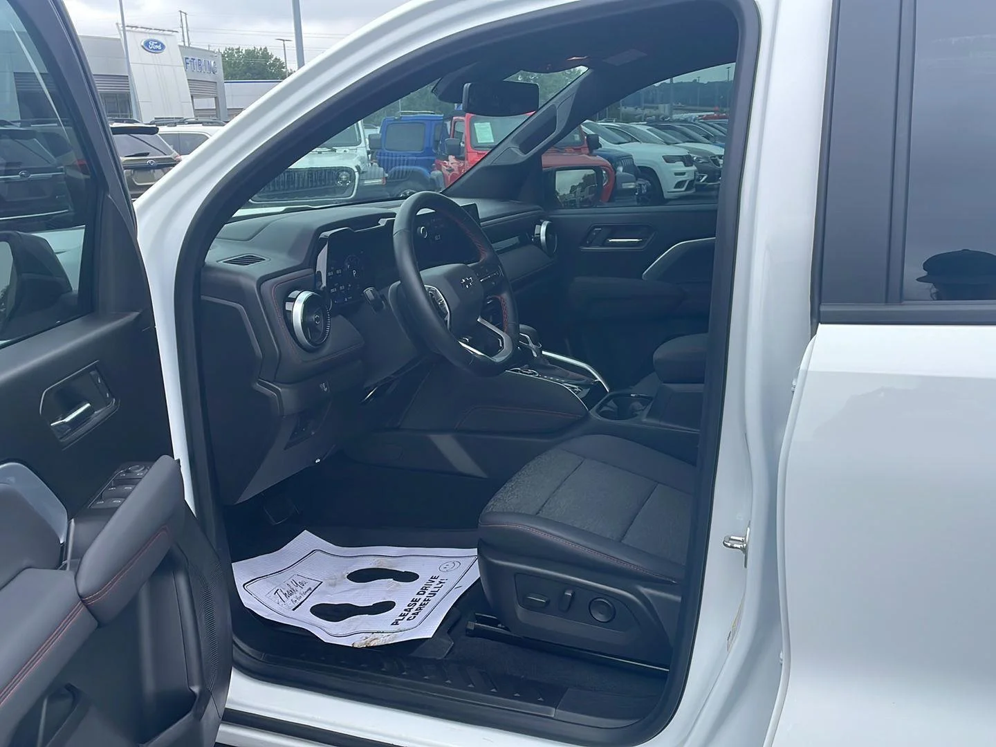 Used 2024 Summit White Chevrolet 4WD Z71 image 12
