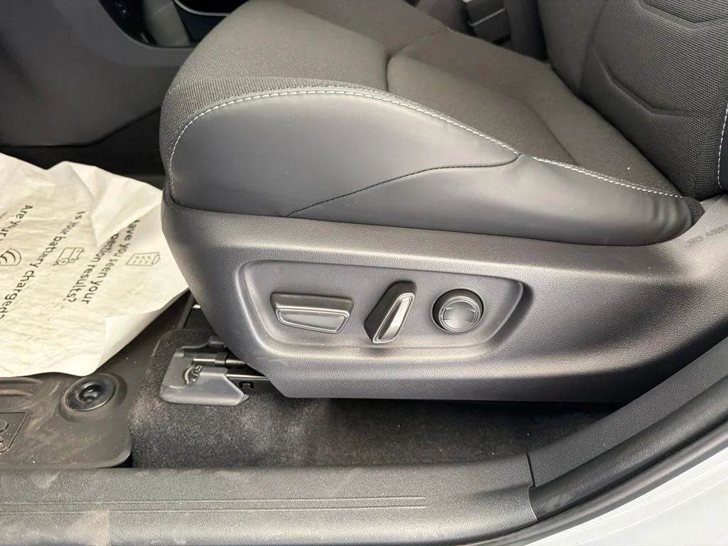 2026 Toyota C-HR SE - Photo 11