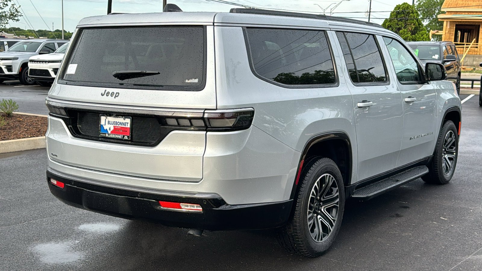 New 2026 Silver-Zynith Exterior Paint Jeep BASE image 5