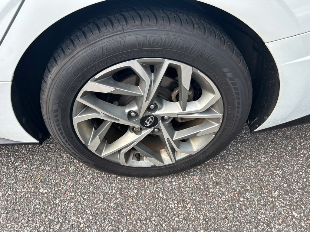 Used 2021 Gray Hyundai SEL image 10