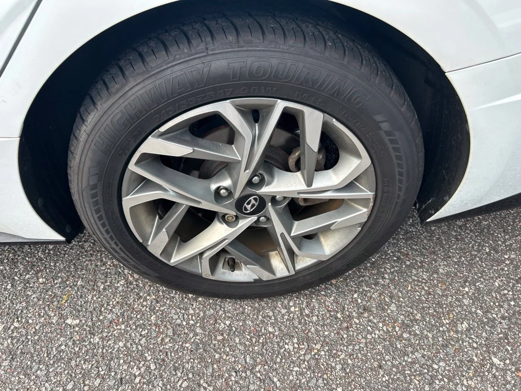 Used 2021 Gray Hyundai SEL image 10