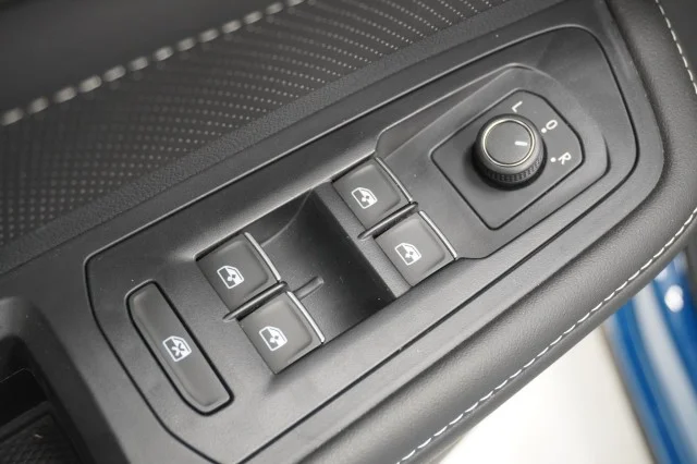 2025 Volkswagen Atlas SE w/Tech - Photo 14