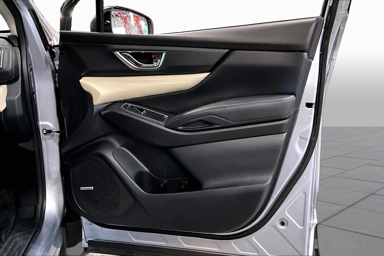 Used 2019 Ice Silver Metallic Subaru Limited image 21