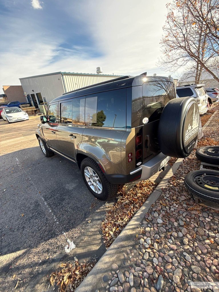2024 Land Rover Defender 110 S photo 2