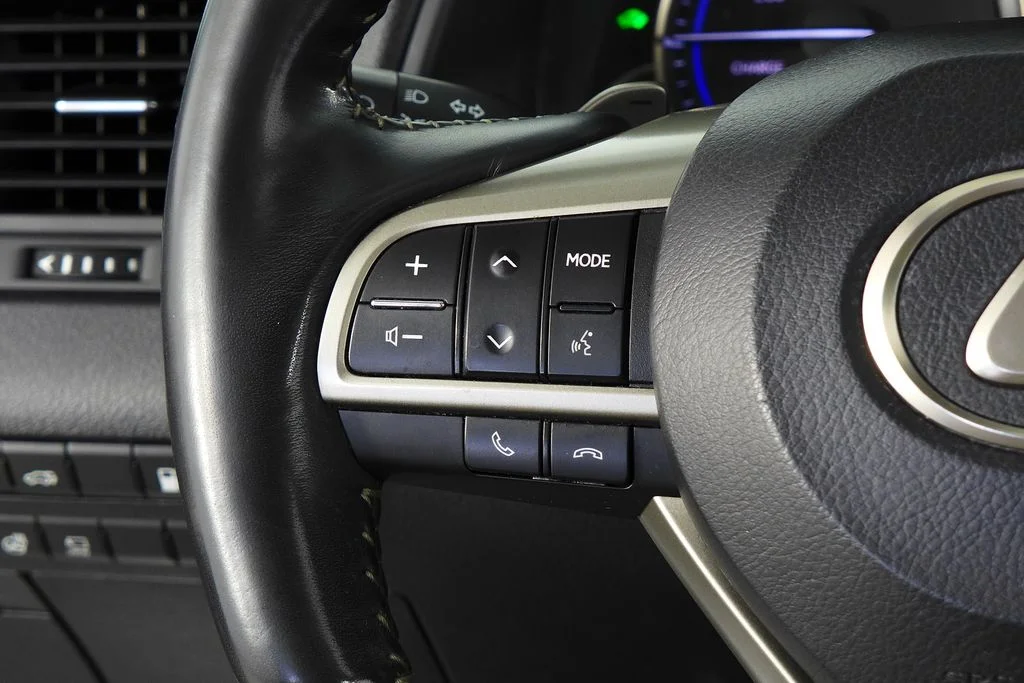 Used 2020 White Lexus 450h image 30