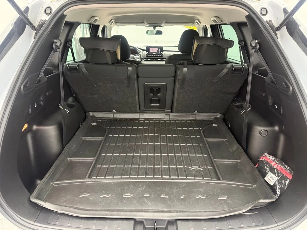 Used 2023  Mitsubishi ES image 10