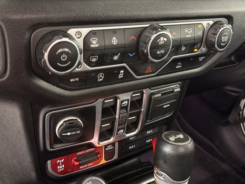 Used 2025 White Jeep Willys image 41