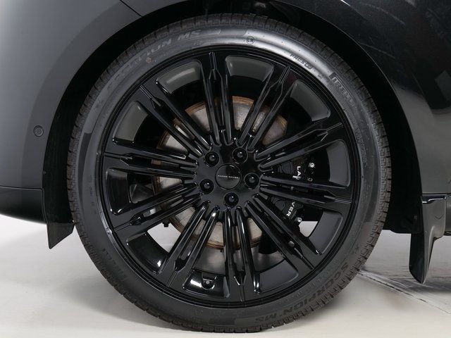 New 2026 Santorini Black Land Rover P530 SE 7 SEAT image 9