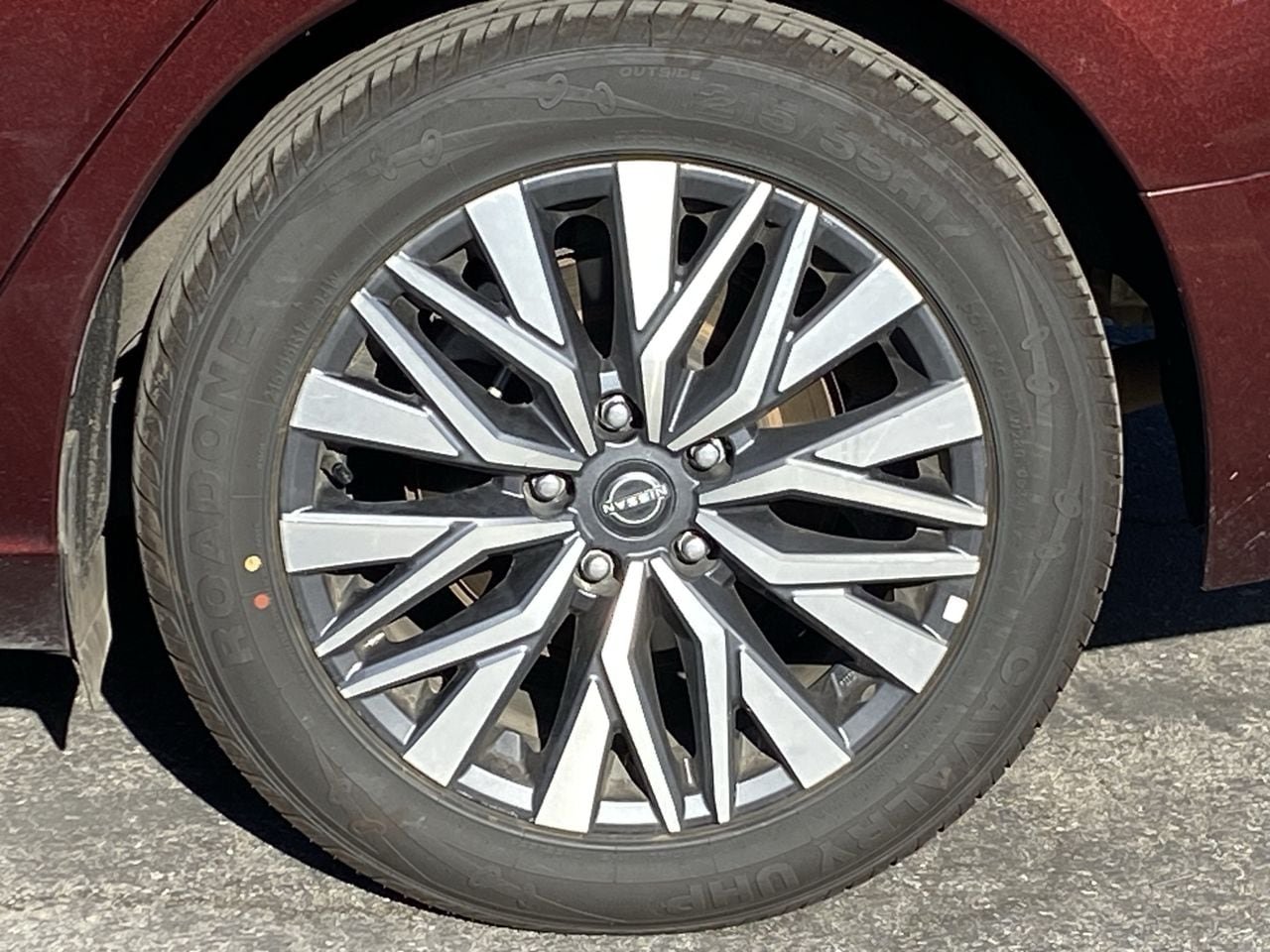 Used 2025 Garnet Pearl Nissan 2.5 SV image 5