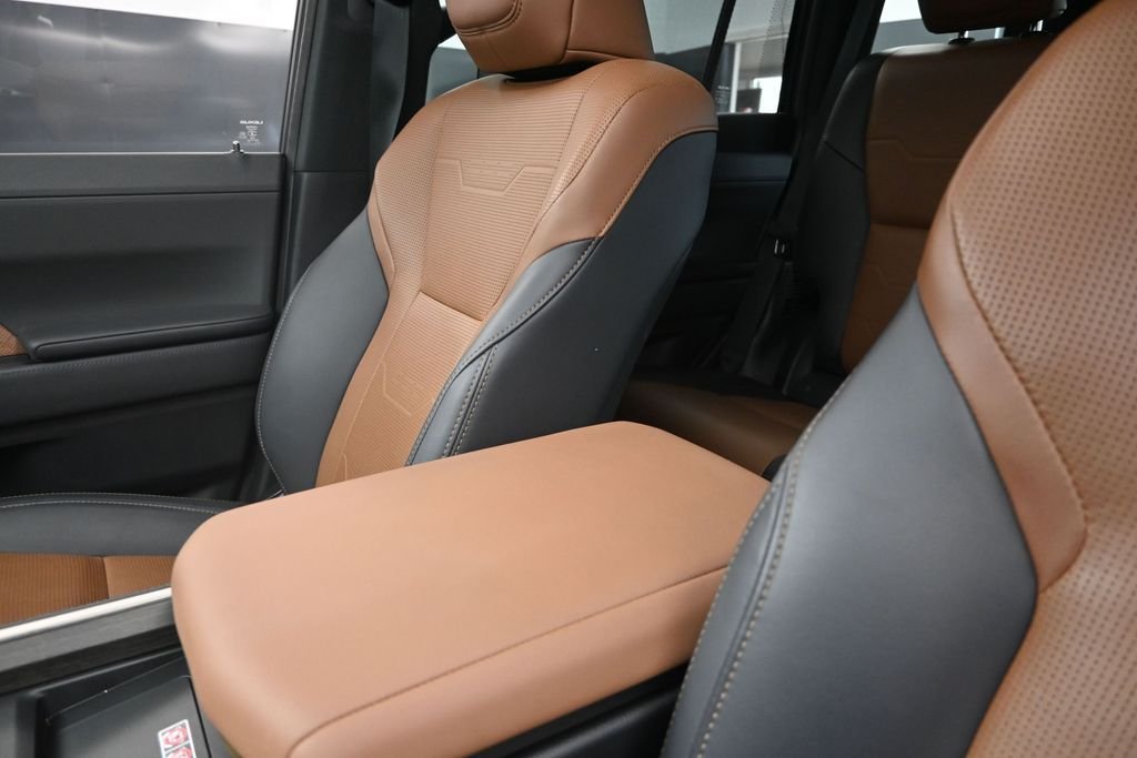 2024 Lexus GX Luxury - Photo 14