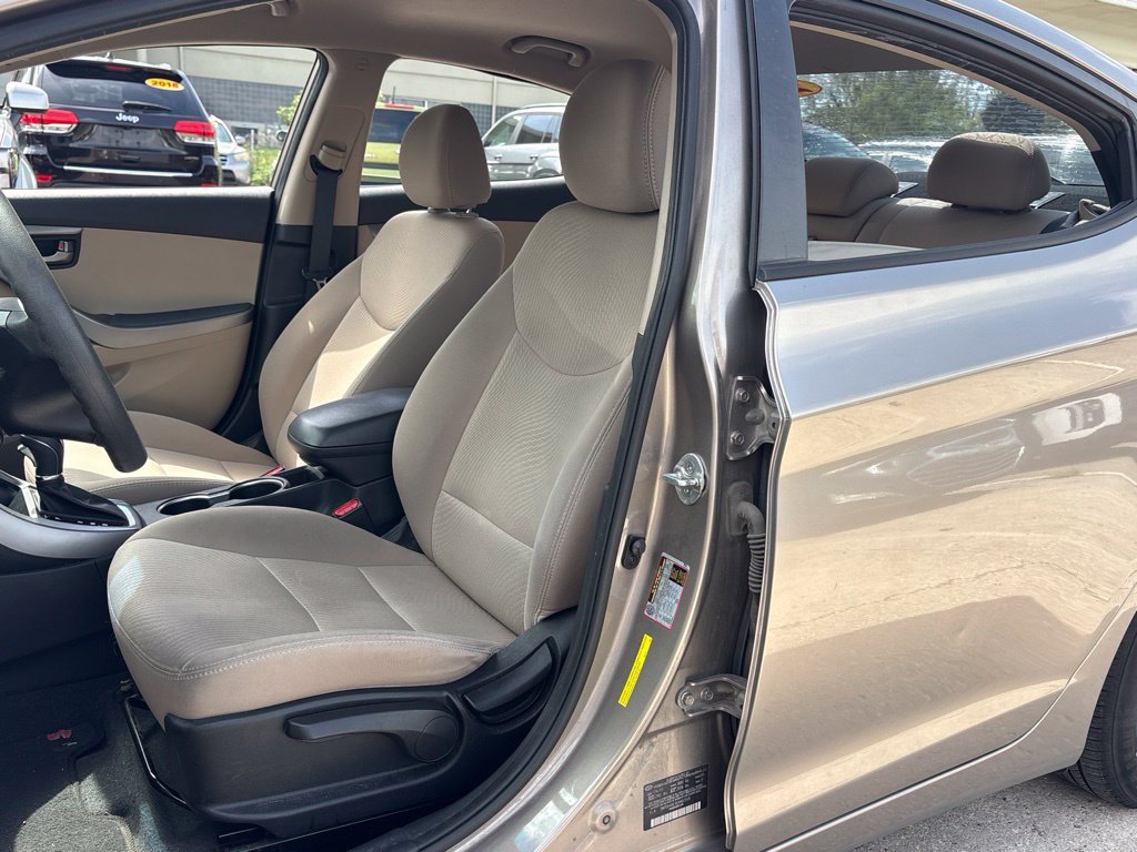 Used 2016 Brown Hyundai SE image 9