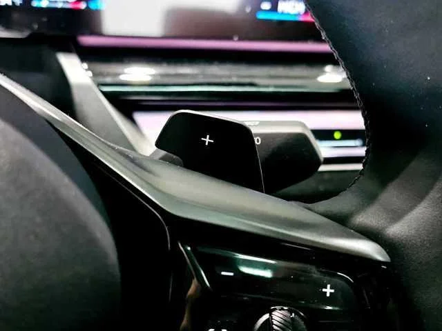 Certified Used 2025 Oxide Grey Met BMW xDrive image 12