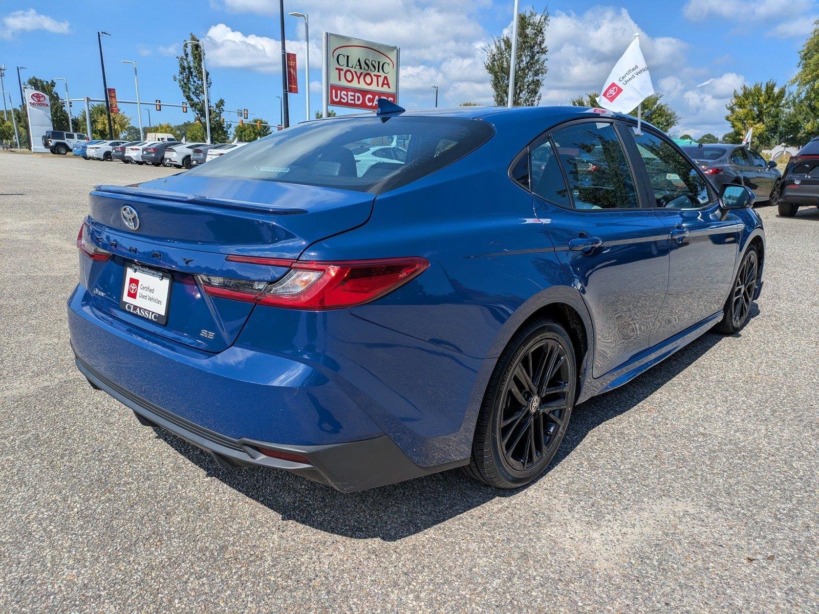 Used 2025  Toyota SE image 4