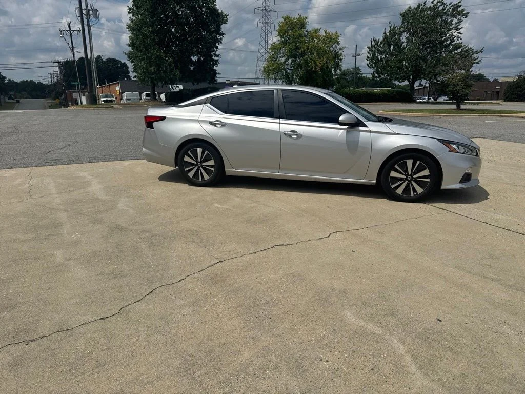 Used 2021 Silver Nissan 2.5 SV image 10