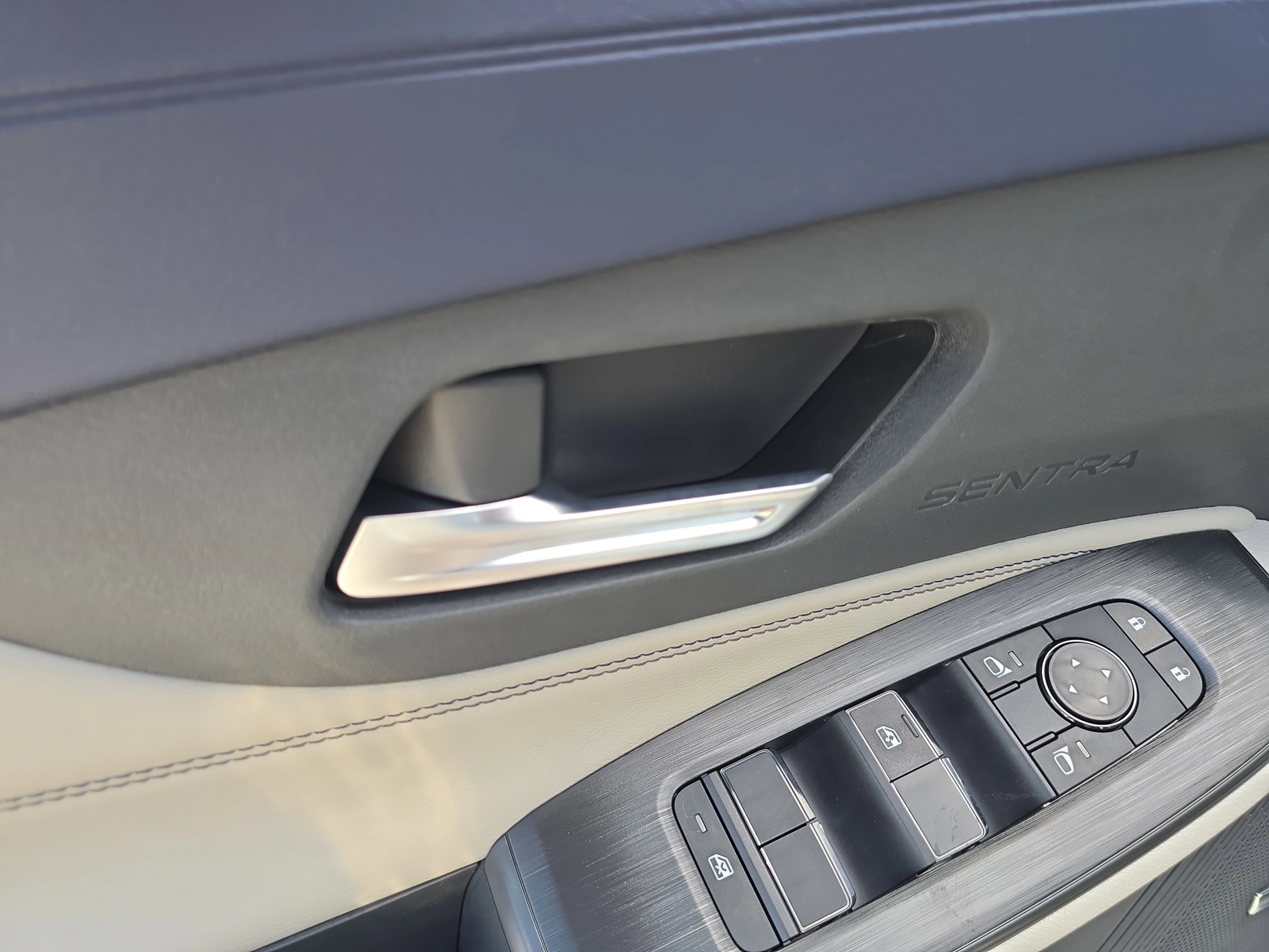 New 2026 Atlantic Gray Metallic Nissan SL image 18