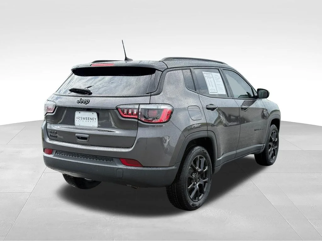 Used 2023 Gray Jeep Latitude image 28