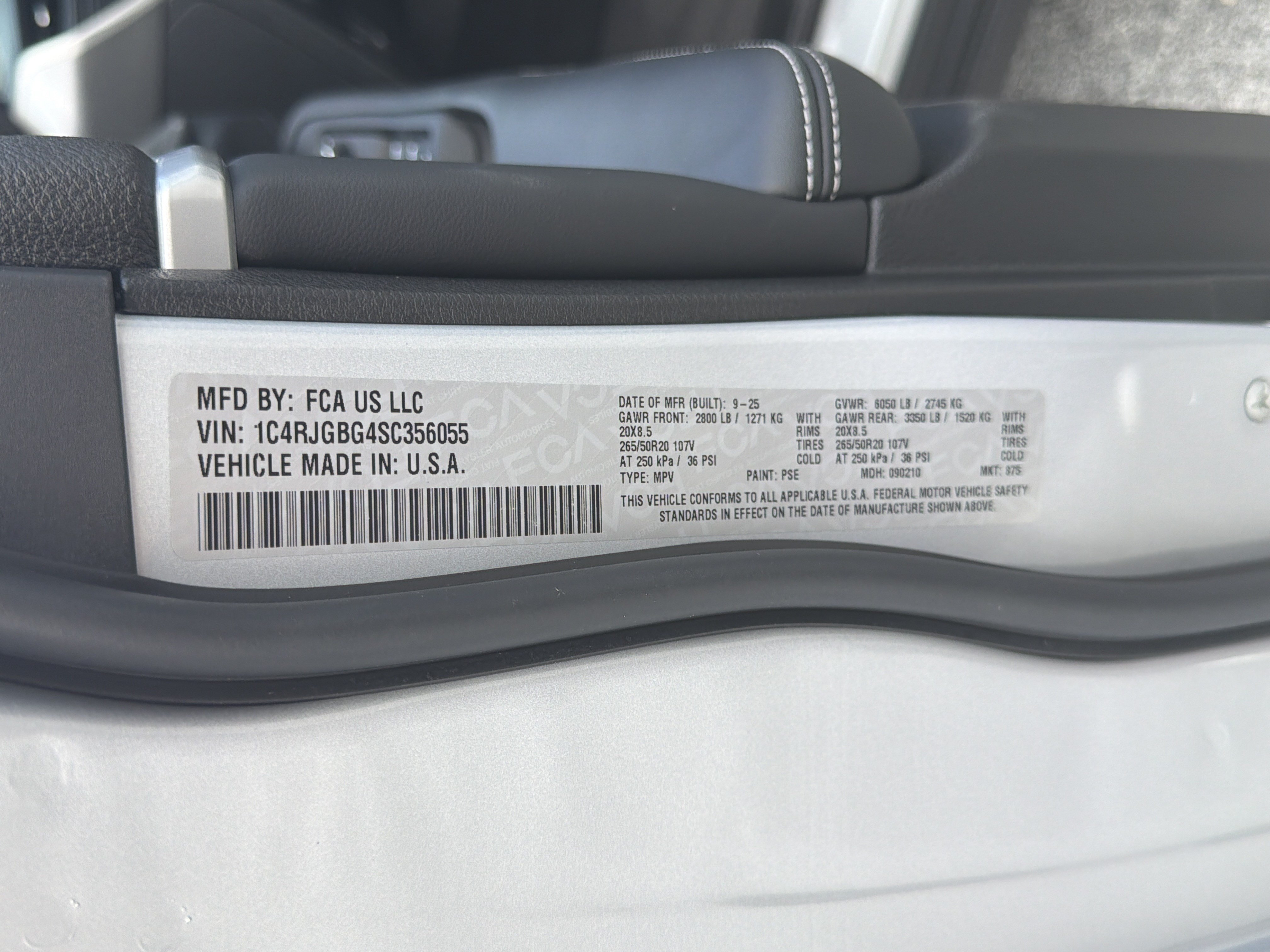 New 2025 Silver Zynith Exterior Paint Jeep Limited image 40