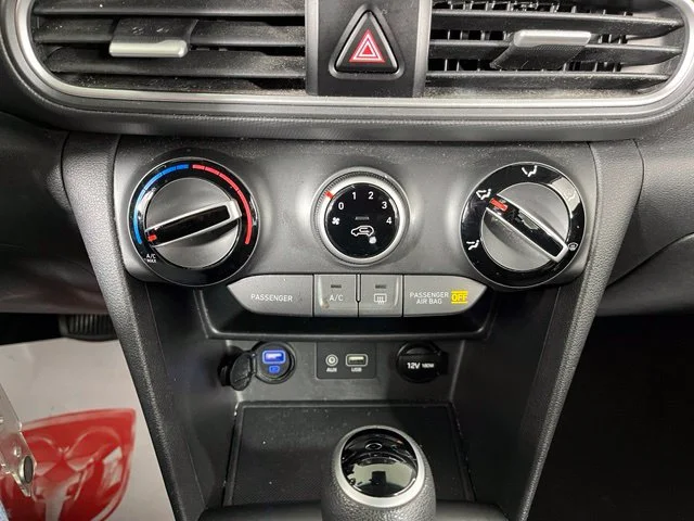 Used 2019 White Hyundai SE image 28