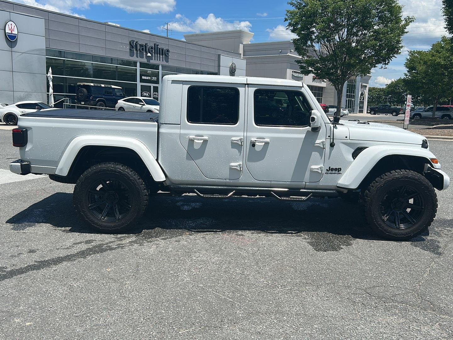 Used 2021 BRIGHT WHITE CLEARCOAT JEEP OVRLND image 6