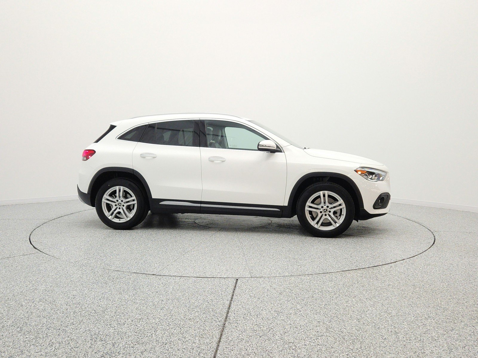 Certified Used 2023 Polar White Mercedes-Benz GLA 250 4MATIC® SUV image 4