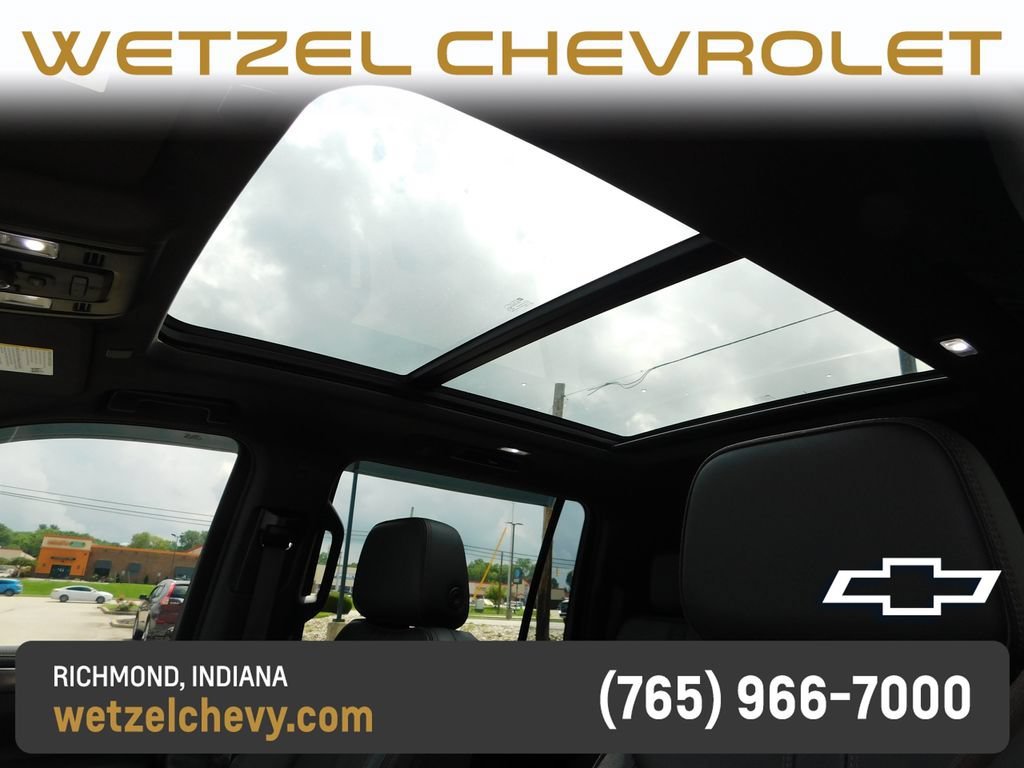 2022 Chevrolet Suburban RST - Photo 13