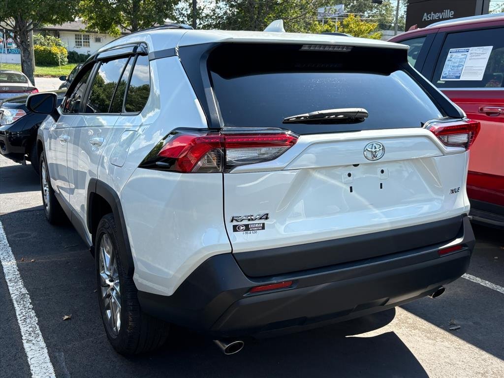 Used 2021 Blizzard Pearl Toyota XLE Premium image 3