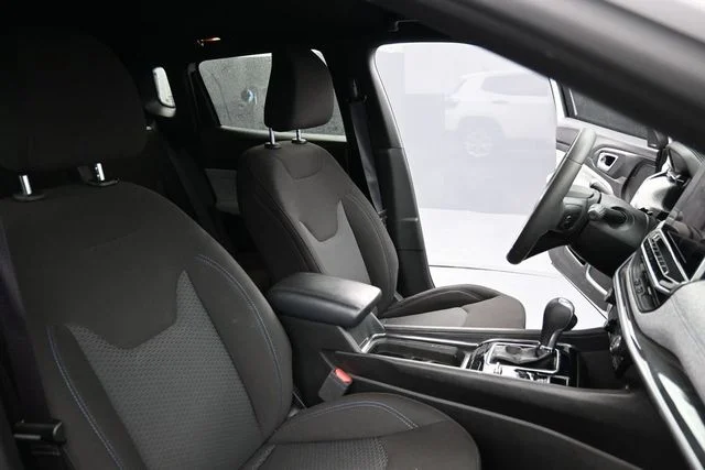 Used 2025 White Jeep Sport image 28