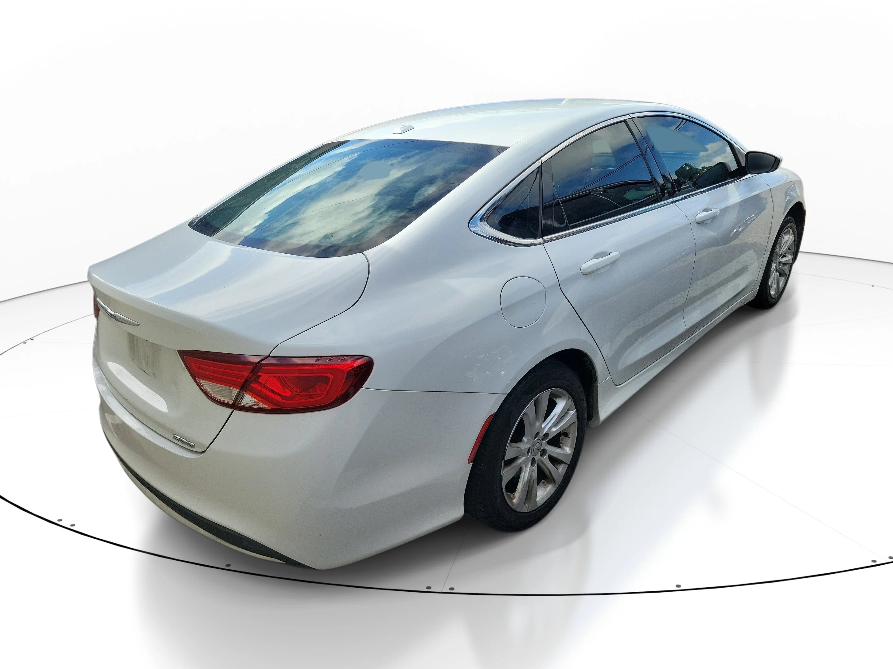Used 2015 Bright White Clearcoat Chrysler Limited image 9