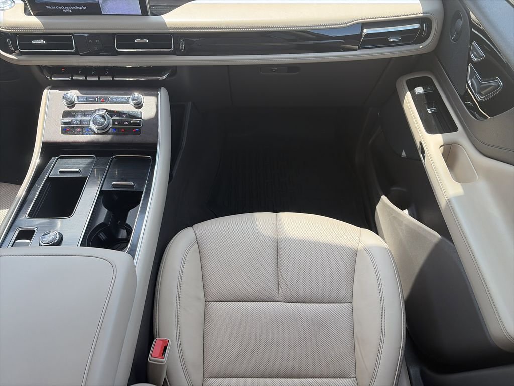 Used 2023 Black Lincoln Reserve image 15