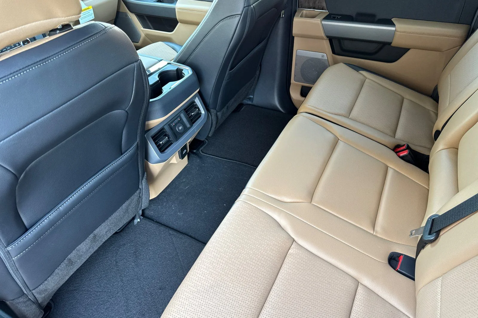 New 2026 Glacier Gray Metallic Tri-Coat Ford F-250® Lariat® image 15