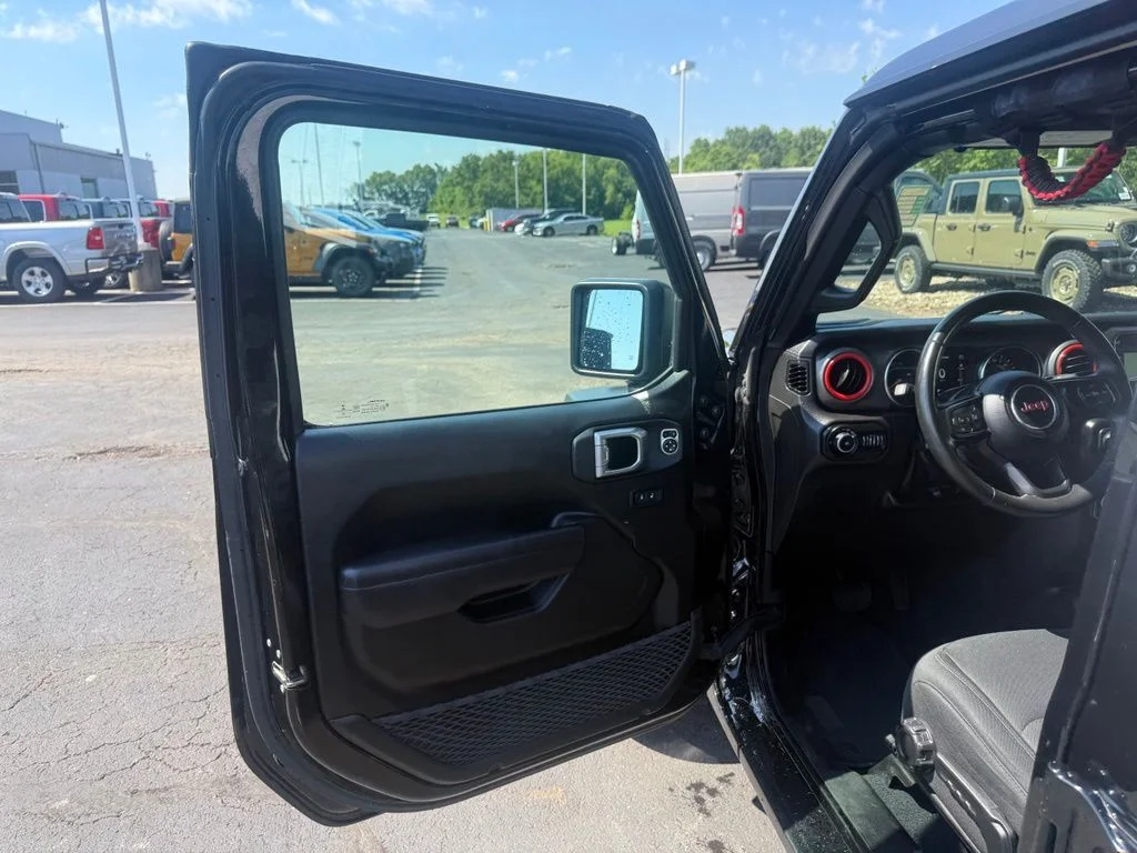 Used 2022 Black Jeep Unlimited Sport S image 11