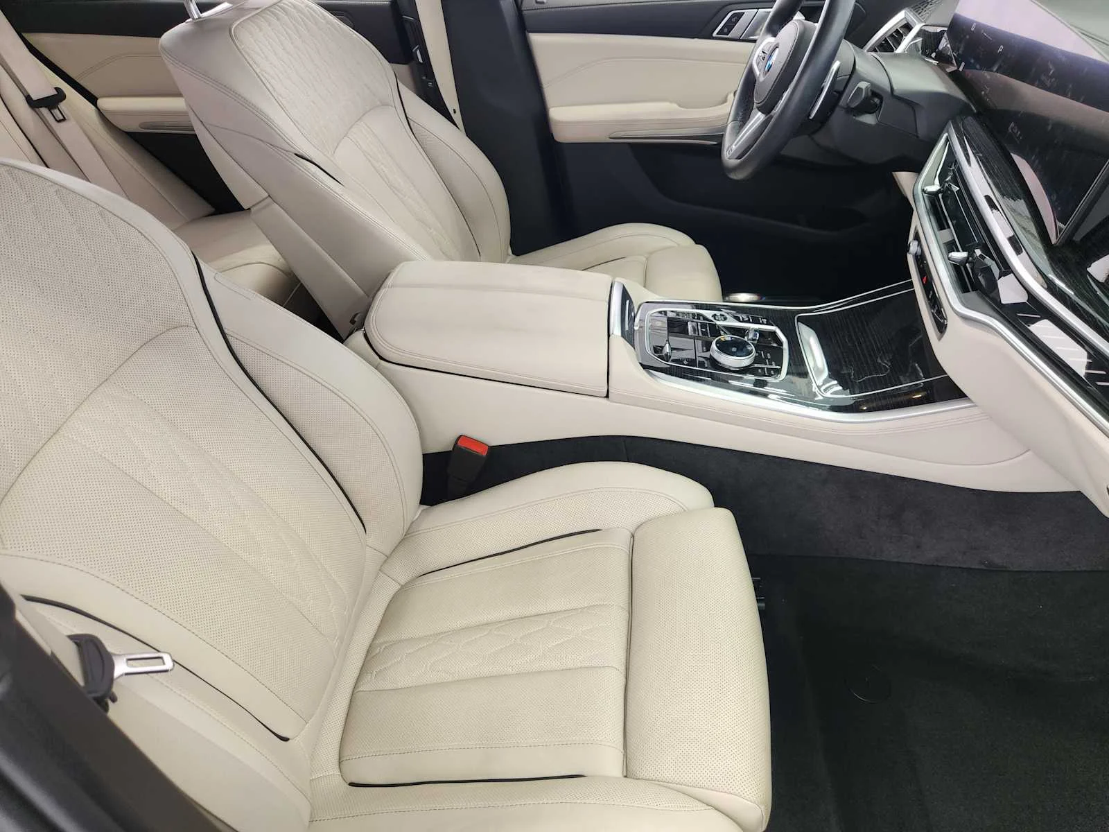 Certified Used 2025 Skyscraper Grey Metallic BMW M60i image 10