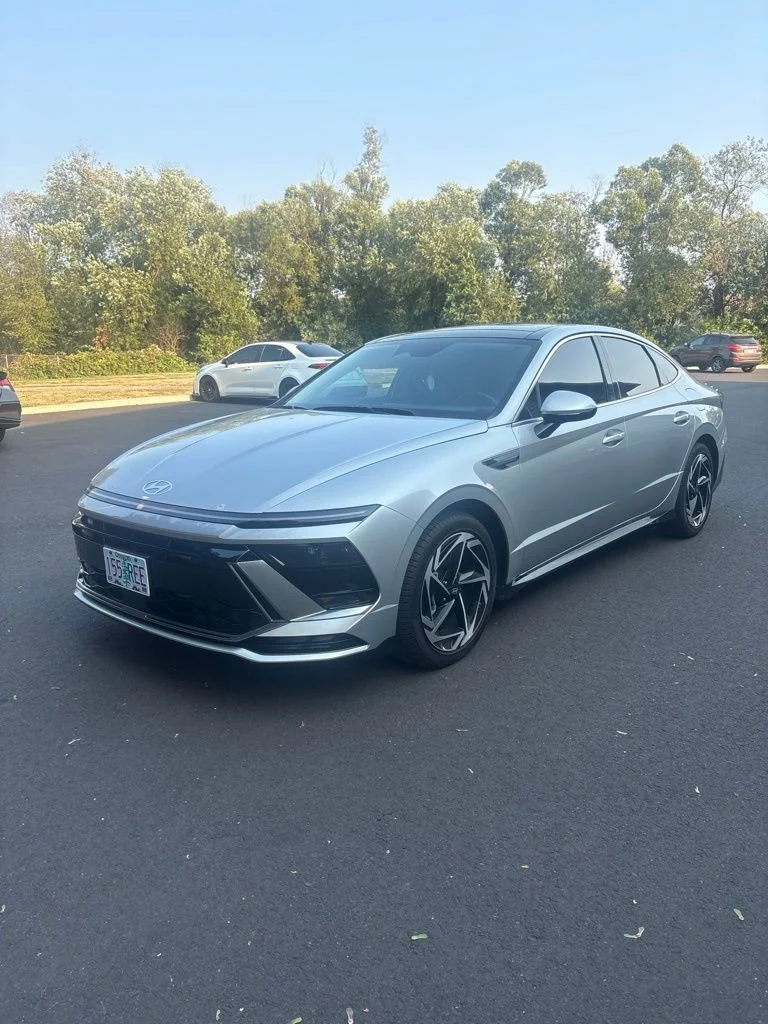 Used 2025 Silver Hyundai SEL Convenience image 2