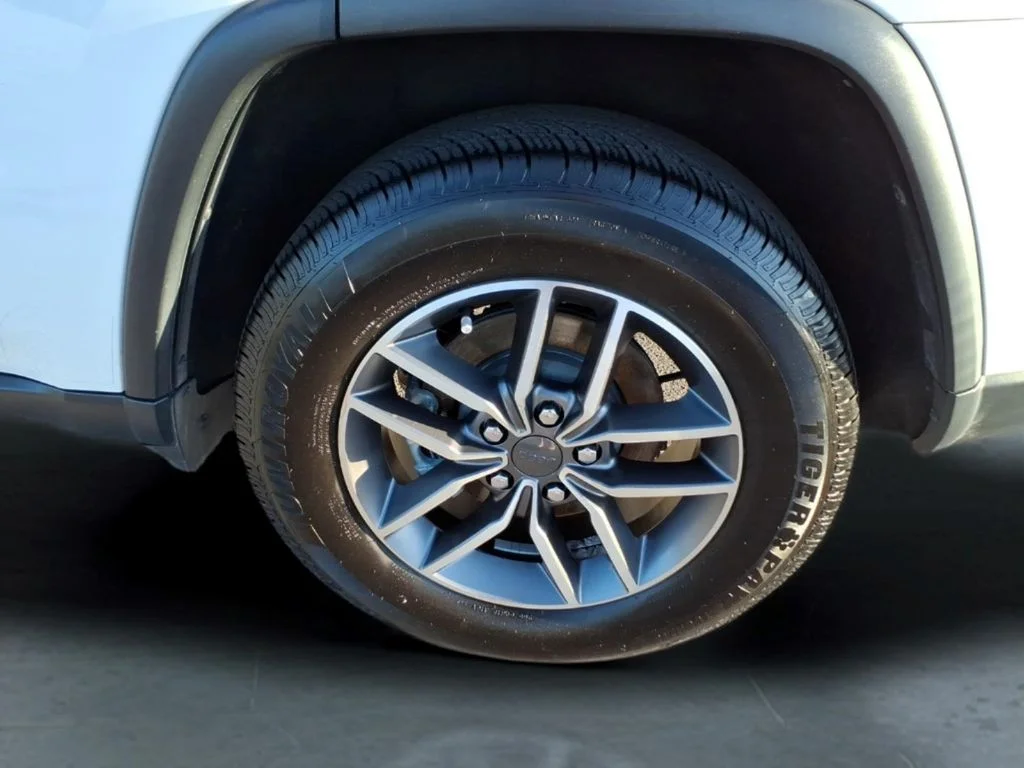 Used 2022 White Jeep Limited image 10