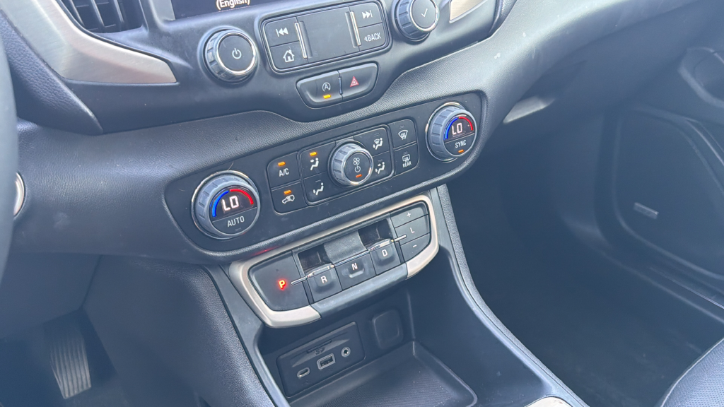 Used 2024 White GMC Denali image 21