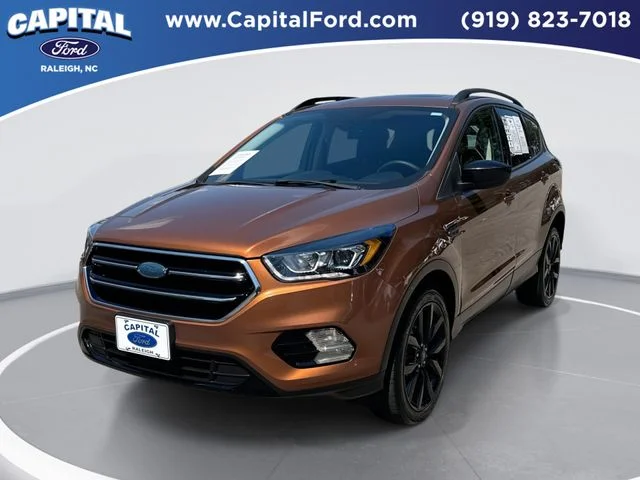 Used 2017 Red Ford SE image 1