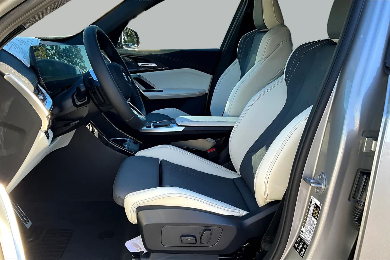New 2026 Space Silver Metallic BMW xDrive28i image 9