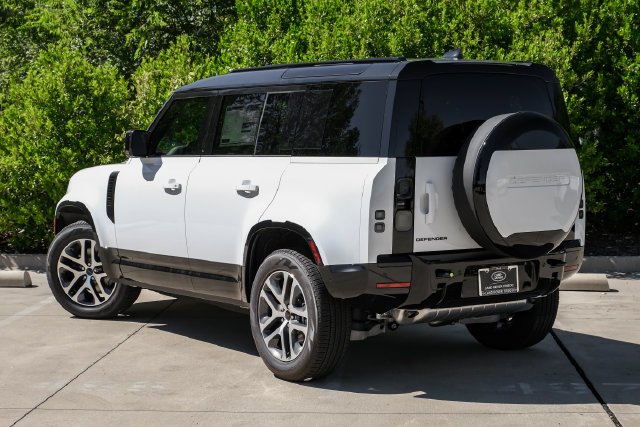 New 2026 Fuji White Land Rover X-Dynamic SE image 16