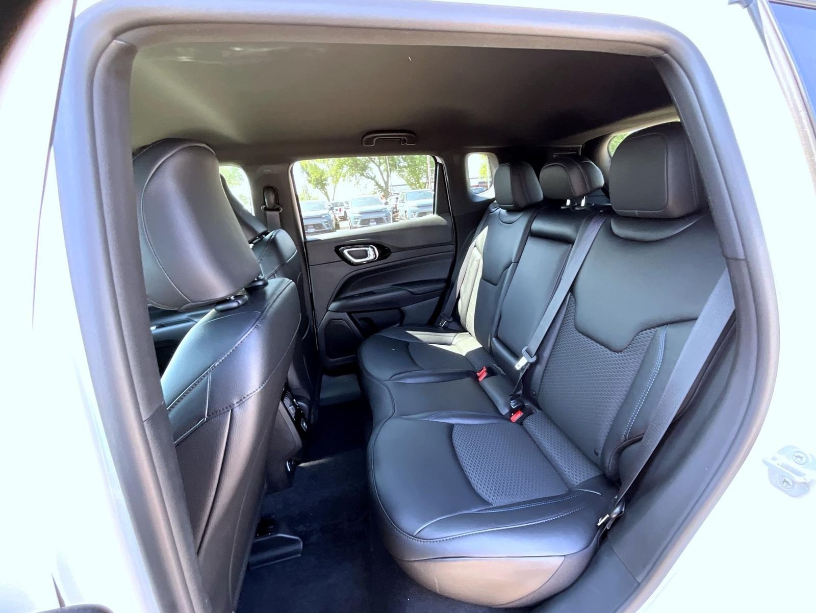 New 2026 Bright White Clearcoat Jeep Latitude image 12