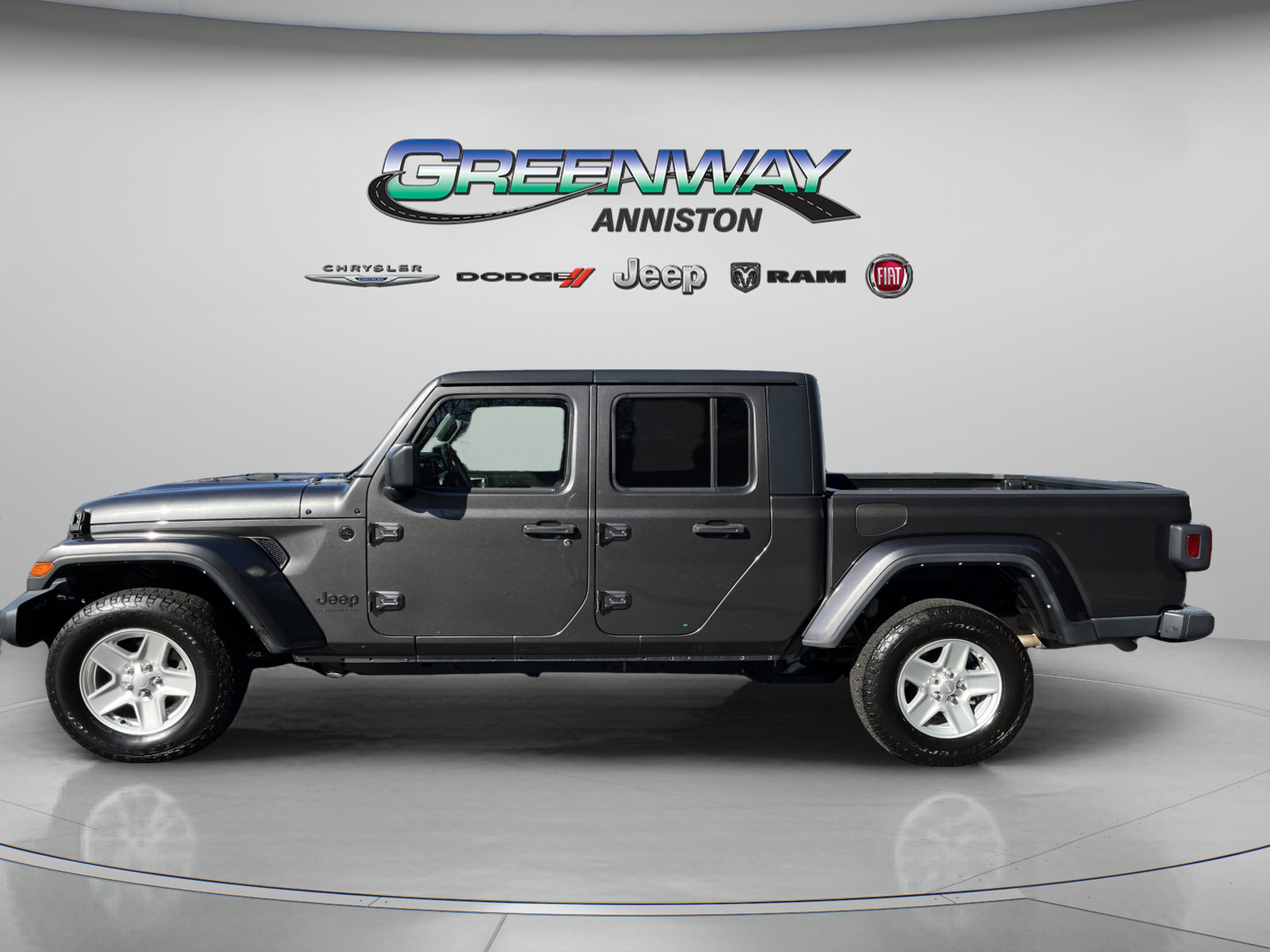Used 2022 Granite Crystal Metallic Clearcoat Jeep  image 4