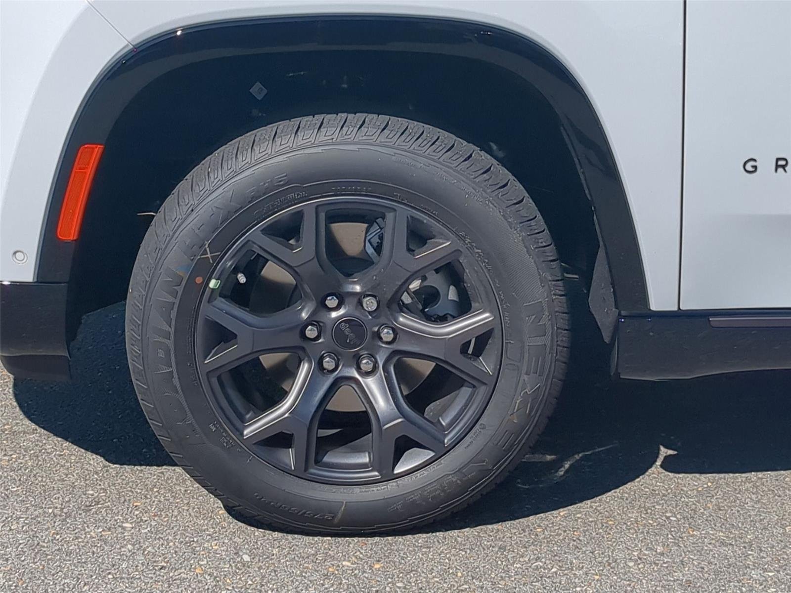 New 2026 Bright White Clear-Coat Exterior Paint Jeep Limited Altitude image 10