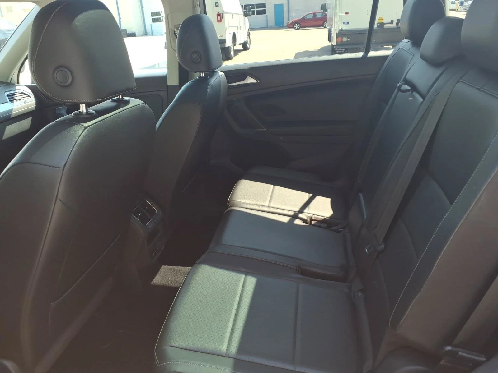 Used 2018 Pure White Volkswagen SEL image 26